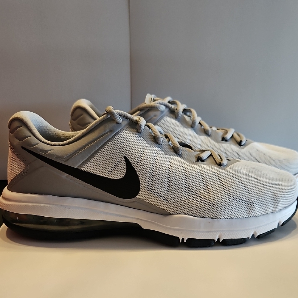 Nike Air - Gray and Black Athletic Shoes with Cushioned Midsole